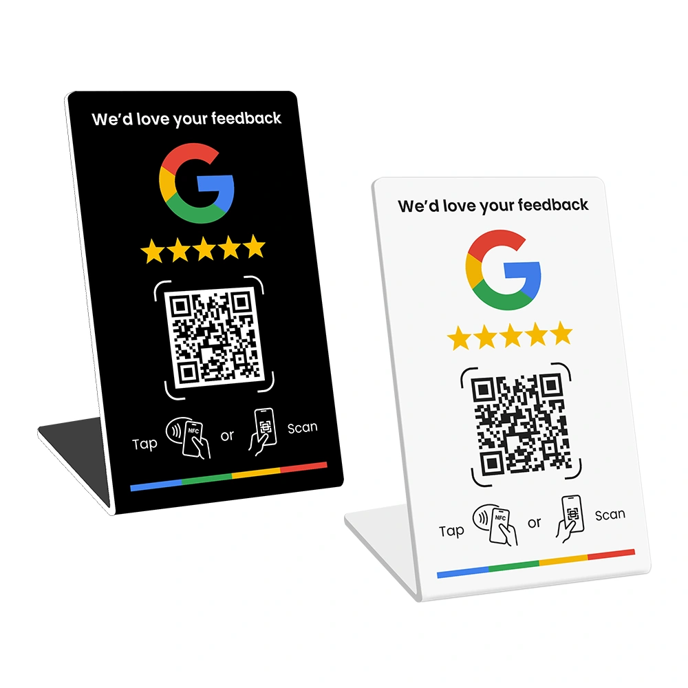Staande Google Review-kaart in wit en zwart met NFC-chip en QR-code